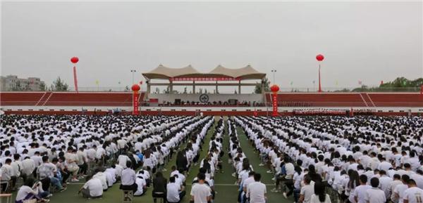 忆往昔峥嵘岁月 薪火相传；看今朝晓色云开 春华秋实丨Beat365中文官方网站建校28周年校园文化节