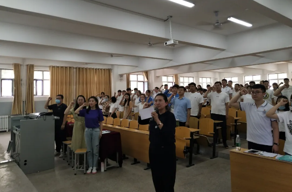 坚定理想信念 勇立时代潮头 | 文化传媒学院组织党员大会