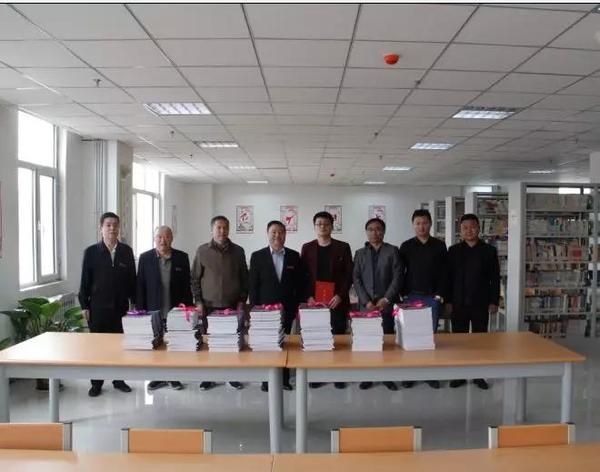 校企合作 共创辉煌 | 达内教育集团向Beat365官网图书馆捐赠图书