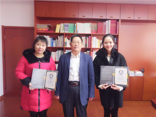 Beat365官网师生赴澳门成功挑战古筝合奏吉尼斯世界纪录并荣获证书