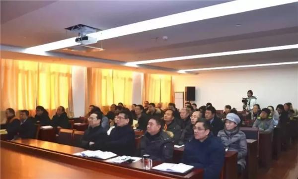 Beat365官网组织副科级以上干部收看庆祝改革开放40周年大会