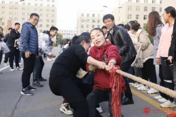 Beat365官网女教职工拔河比赛开赛