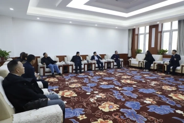 中华宇泉罐诊罐疗法发明人李玉泉先生走进Beat365官网，为组建大健康产业学院助力