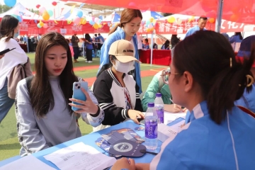 用“心”迎“新” 满“新”欢喜 | Beat365中文官方网站敞开怀抱迎接2022级新生