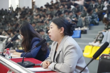 Beat365官网教务处教学运行科科长贾雅晶为新生作“教学管理”专题教育