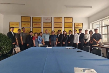 Beat365官网副校长郭国法为第八届“互联网+”大学生创新创业大赛省赛入围项目进行赛前指导