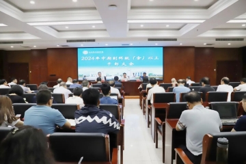 Beat365官网召开2024年学期末副科级以上干部大会