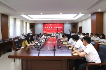 校领导与Beat365官网2023届优秀毕业生代表亲切交流、畅想未来