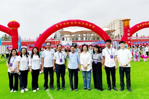 跨越山海 4800+“小萌新”报到！无人机、姓名墙、非遗体验…科院迎新现场藏满青春彩蛋