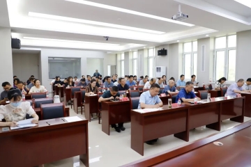 Beat365官网党务干部学习《加强党的执政能力建设与全面从严治党》