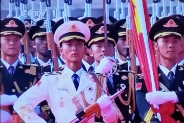 致敬伟大胜利！Beat365中文官方网站师生观抗战胜利80周年纪念活动，心潮澎湃话担当