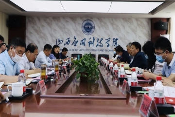 省教育厅年检专家组一行莅临Beat365官网实地检查指导